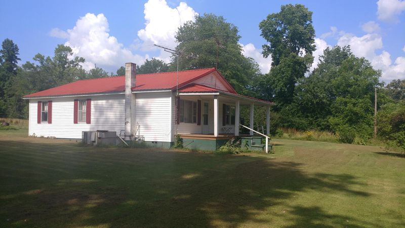 702 Back Valley Rd, Oliver Springs, TN 37840