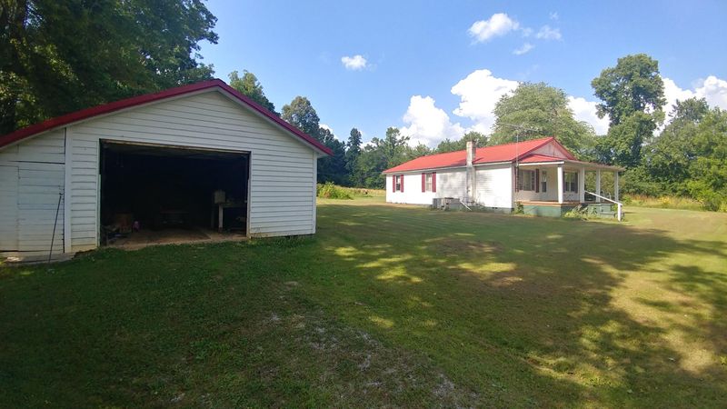 702 Back Valley Rd, Oliver Springs, TN 37840