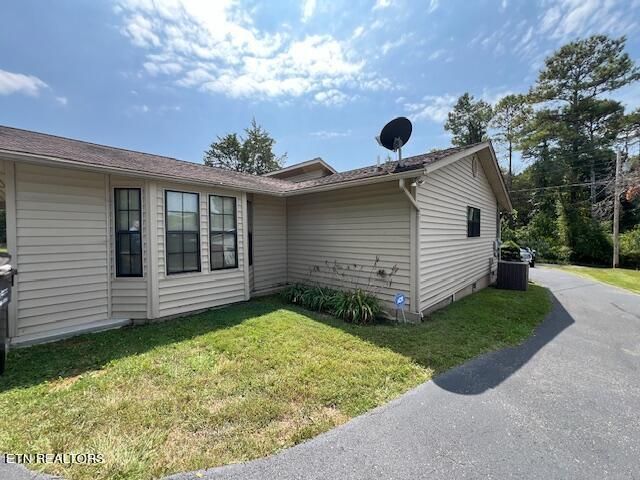 702 Dixie Lee Cir, Lenoir City, TN 37772