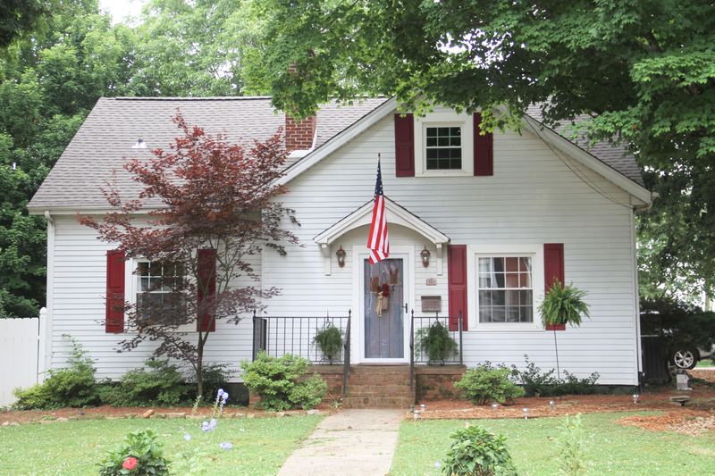 702 E 2nd North St, Morristown, TN 37814