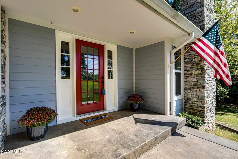 702 Edith Ln, Lenoir City, TN 37771