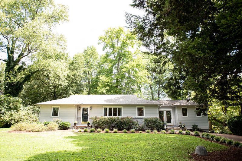 702 Forest View Rd, Knoxville, TN 37919