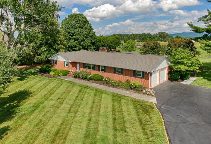 702 Grandview Dr, Maryville, TN 37803