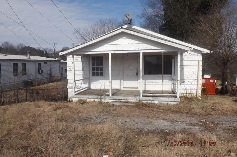 702 Highland Ave, Loudon, TN 37774