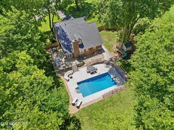 702 Knights Bridge Rd, Maryville, TN 37803