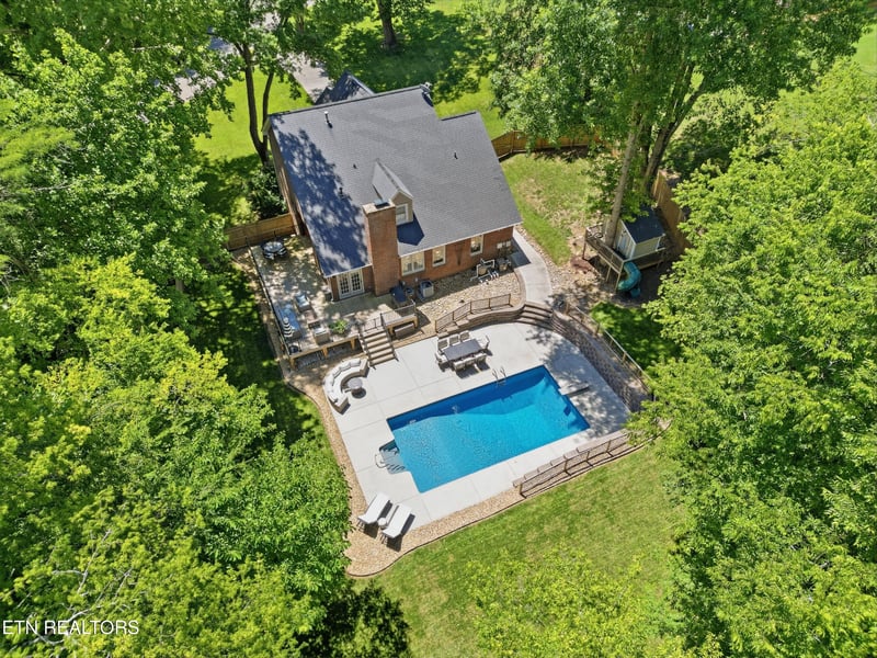 702 Knights Bridge Rd, Maryville, TN 37803
