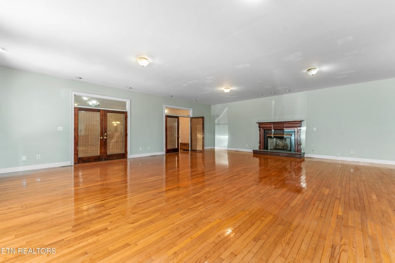 702 Meadowview Dr, Harriman, TN 37748