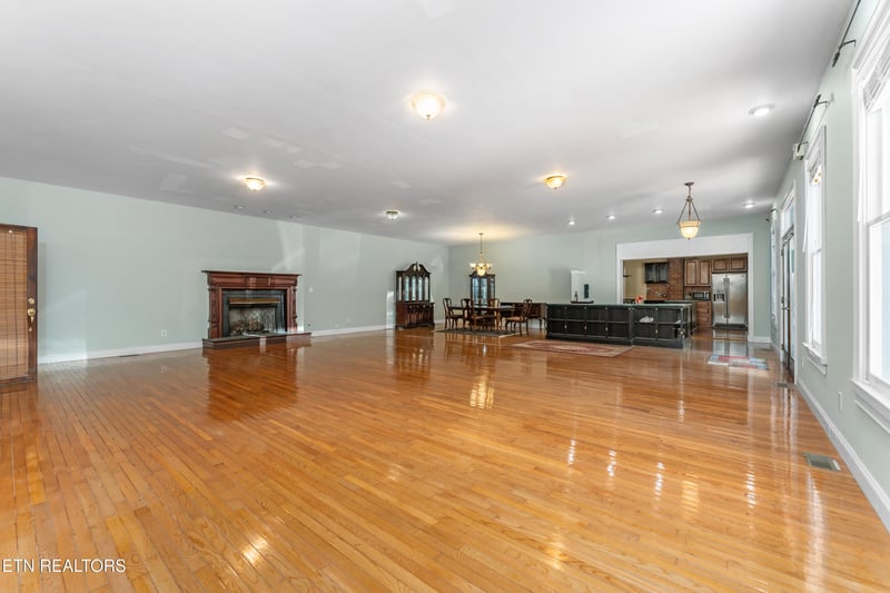 702 Meadowview Dr, Harriman, TN 37748