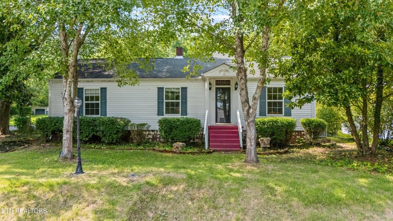 702 Meadowview Dr, Harriman, TN 37748