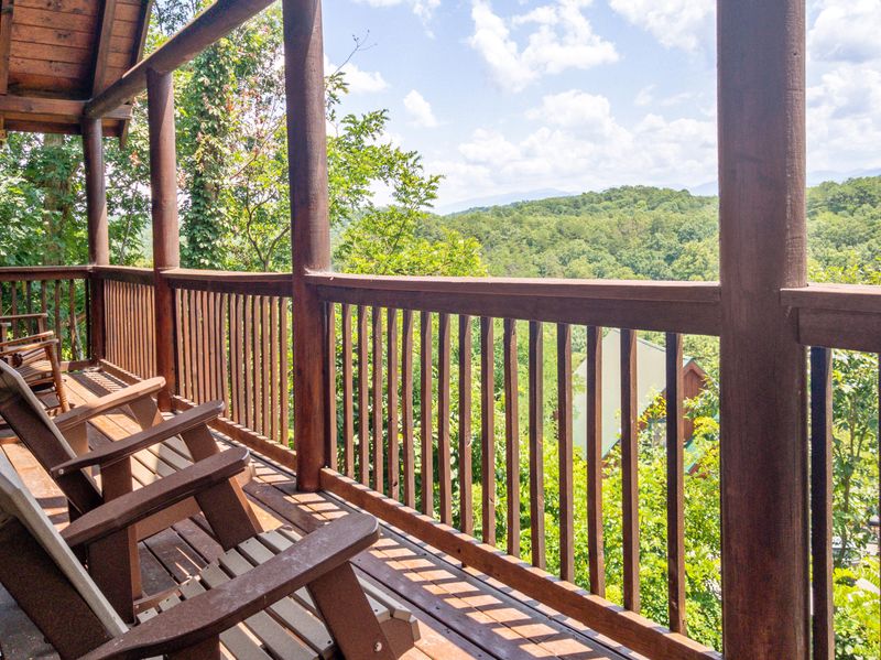 702 Ridgewood Way, Pigeon Forge, TN 37863