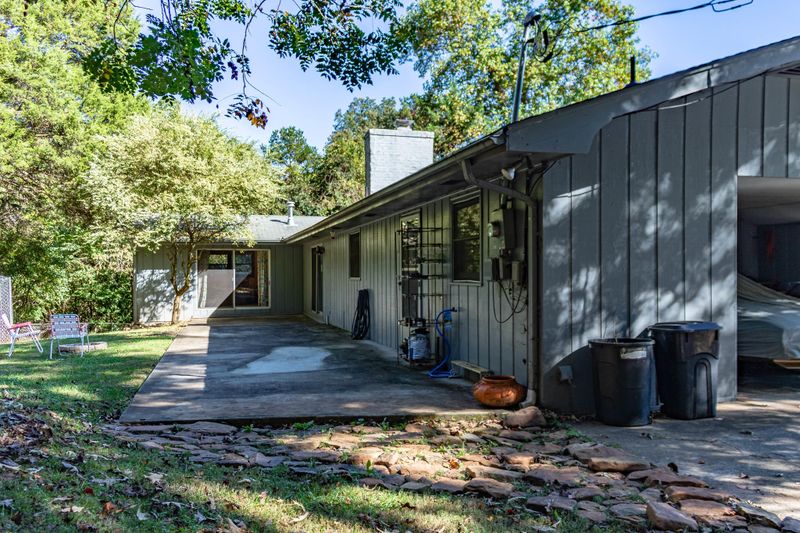 702 Robinson Dr, Loudon, TN 37774