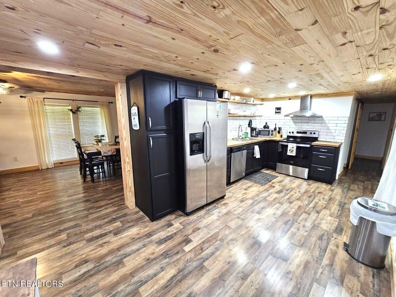 702 Rush Branch Rd, Pigeon Forge, TN 37863