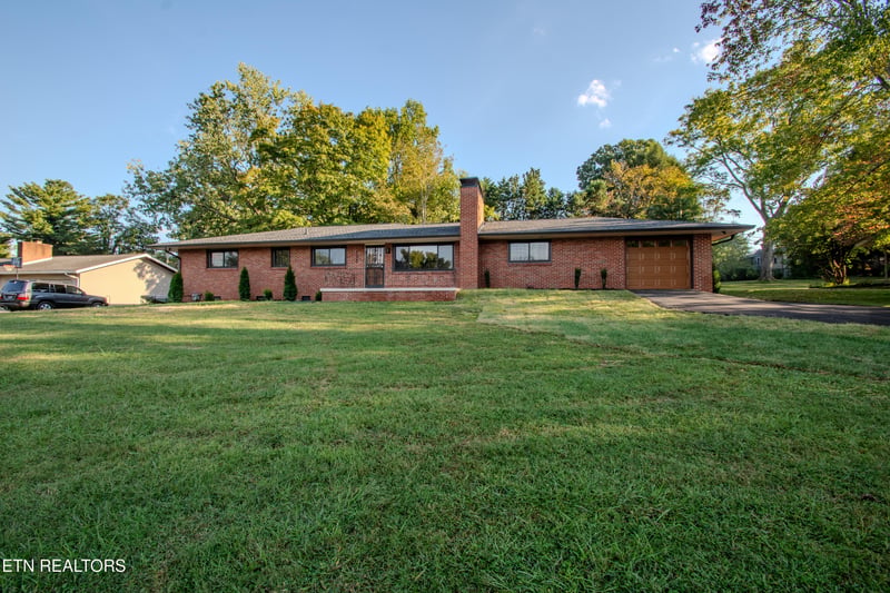 7020 Downing Dr, Knoxville, TN 37909