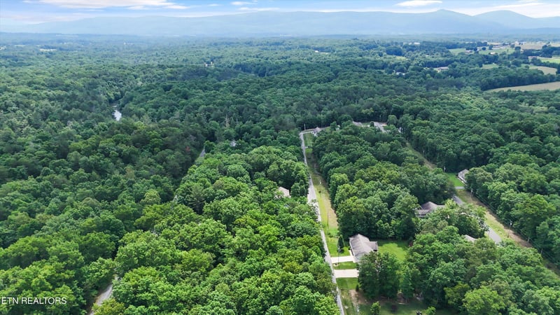 7023 Chief White Eagle Ln, Crossville, TN 38572