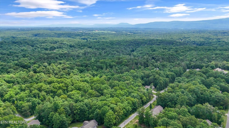 7023 Chief White Eagle Ln, Crossville, TN 38572
