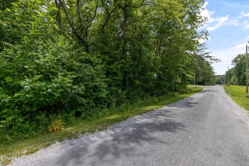 7023 Chief White Eagle Ln, Crossville, TN 38572
