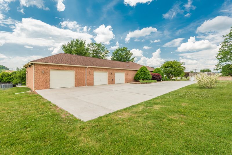 7023 Fairview Rd, Corryton, TN 37721