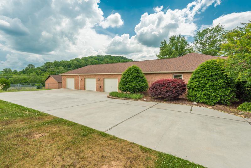 7023 Fairview Rd, Corryton, TN 37721