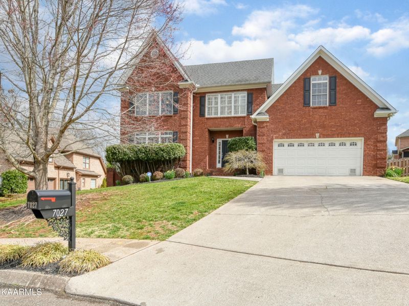 7027 Shady Knoll Ln, Knoxville, TN 37919