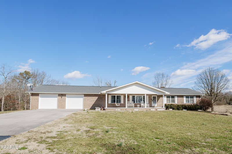 7028 Town Creek Road East, Lenoir City, TN 37772