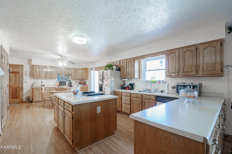 7028 Town Creek Road East, Lenoir City, TN 37772