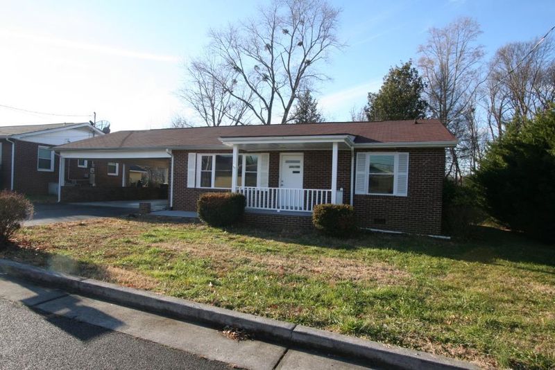 703 Chilhowee Dr, Sevierville, TN 37862