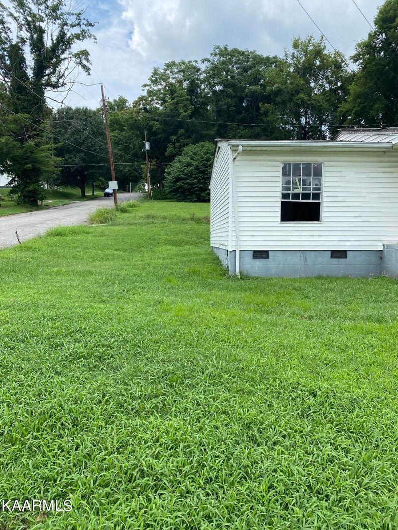 703 Clifty St, Harriman, TN 37748