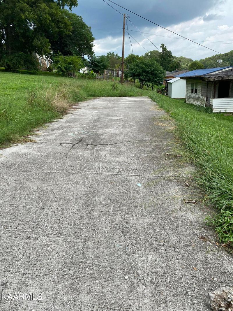 703 Clifty St, Harriman, TN 37748