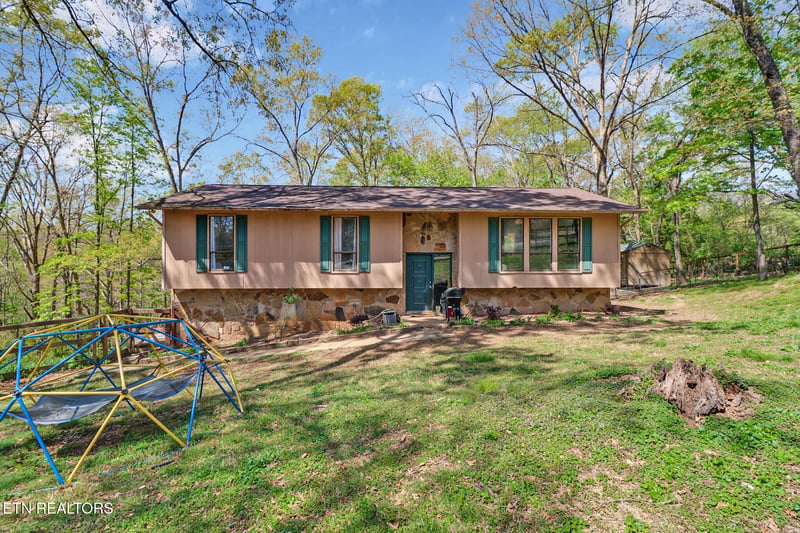 703 Crestview Dr, Rockwood, TN 37854