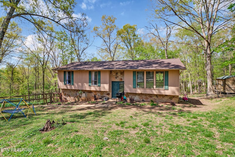 703 Crestview Dr, Rockwood, TN 37854