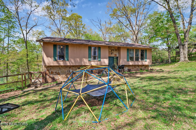 703 Crestview Dr, Rockwood, TN 37854