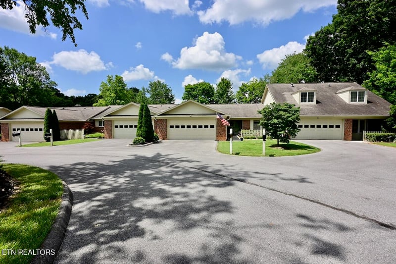 703 Dundee Dr, Maryville, TN 37803