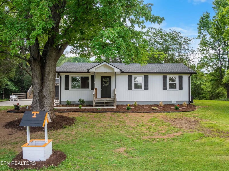 703 Little Dogwood Rd, Kingston, TN 37763
