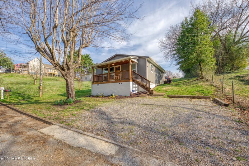 703 N D St, Lenoir City, TN 37771