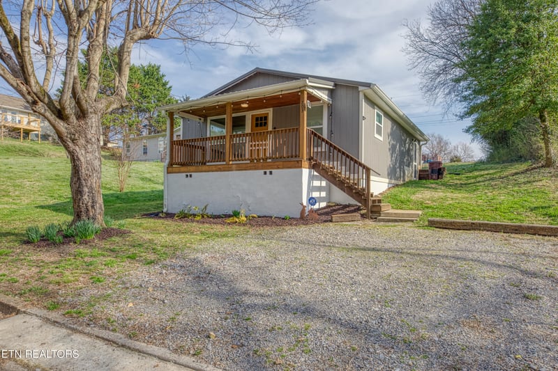 703 N D St, Lenoir City, TN 37771