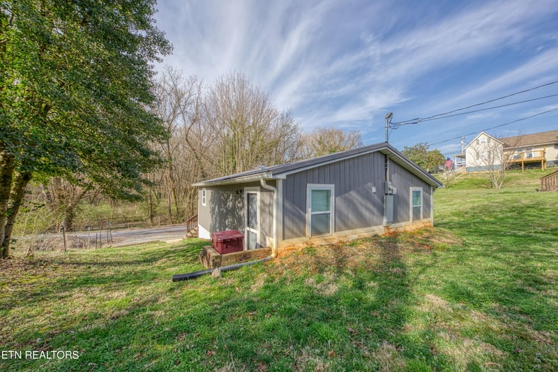 703 N D St, Lenoir City, TN 37771