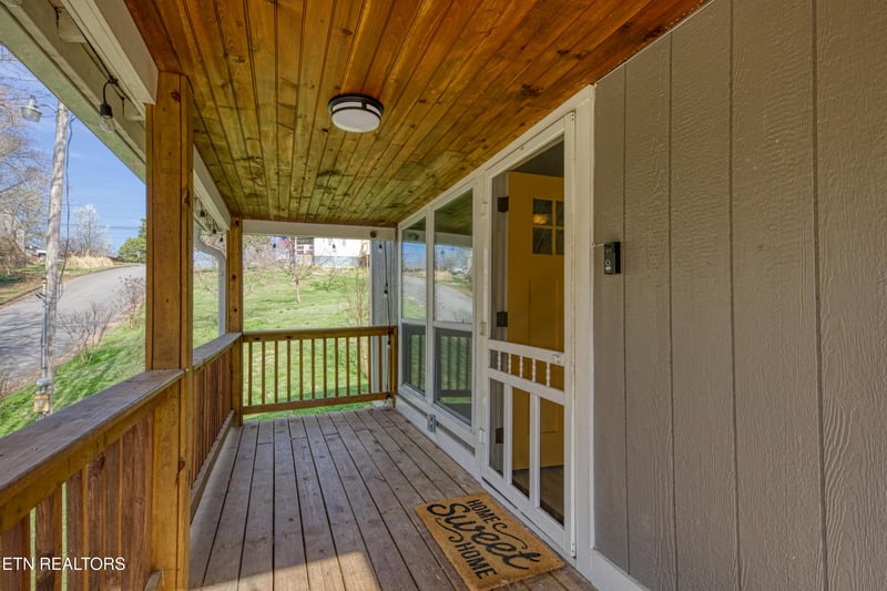 703 N D St, Lenoir City, TN 37771