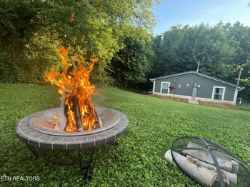 703 N D St, Lenoir City, TN 37771