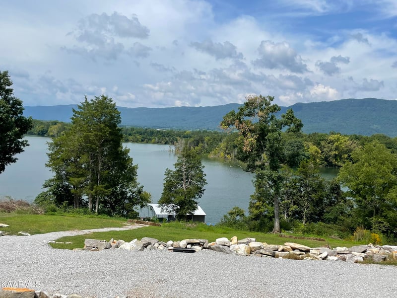 703 Powell Valley Shores Cir, Speedwell, TN 37870