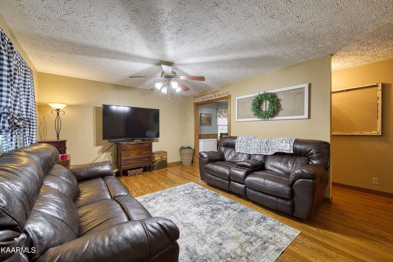 703 S 21st St, Lafollette, TN 37766