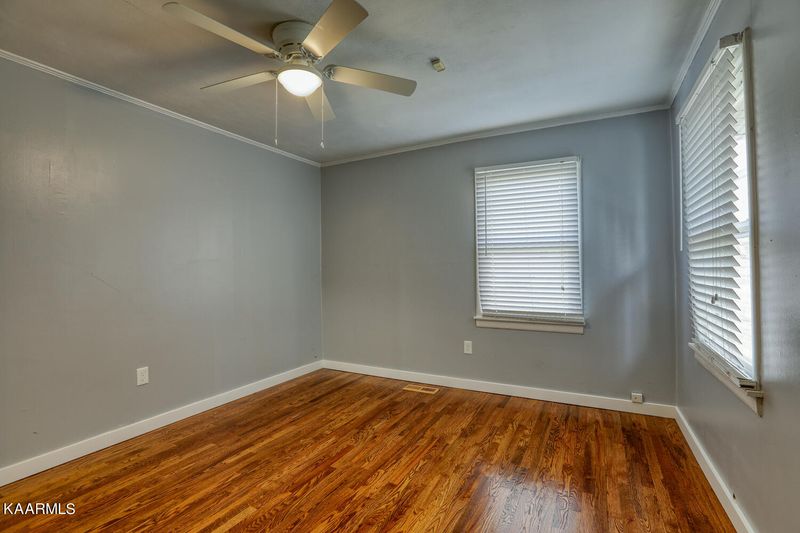 703 Scenic Dr, Kingston, TN 37763
