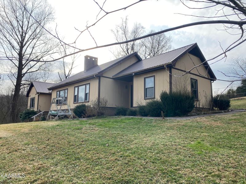 703 Stiner Ln, Lafollette, TN 37766