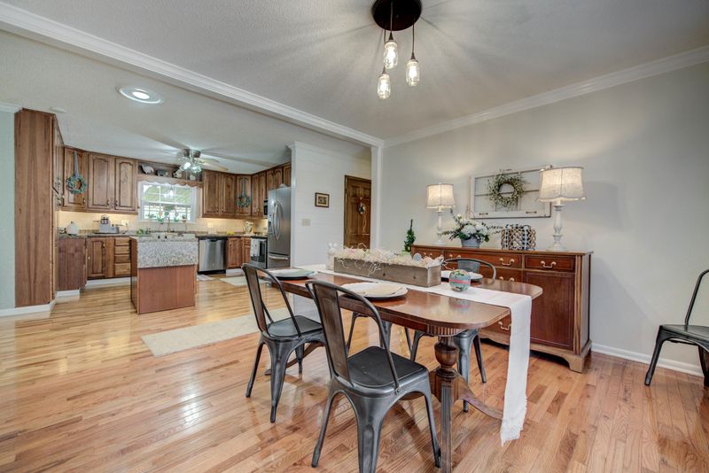 703 Timbercrest Dr, Clinton, TN 37716