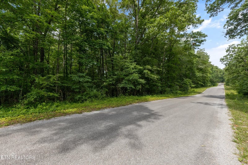 7030 Ute Ln, Crossville, TN 38572