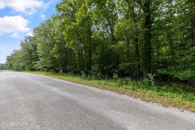 7030 Ute Ln, Crossville, TN 38572