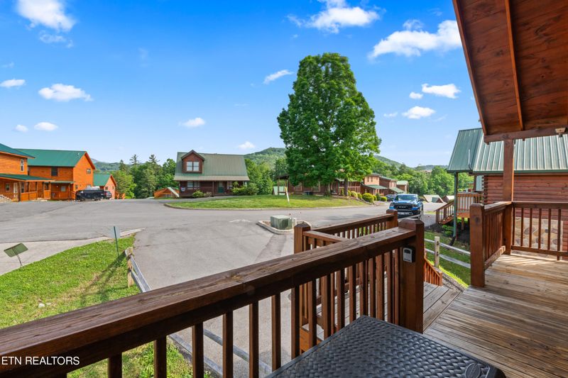 704 Blueberry Ridge Way, Pigeon Forge, TN 37863
