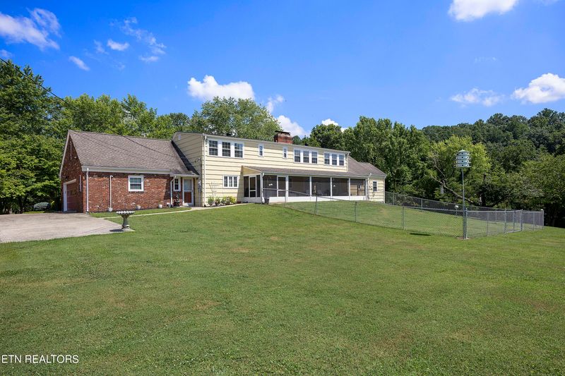704 Claiborne Rd, Lafollette, TN 37766