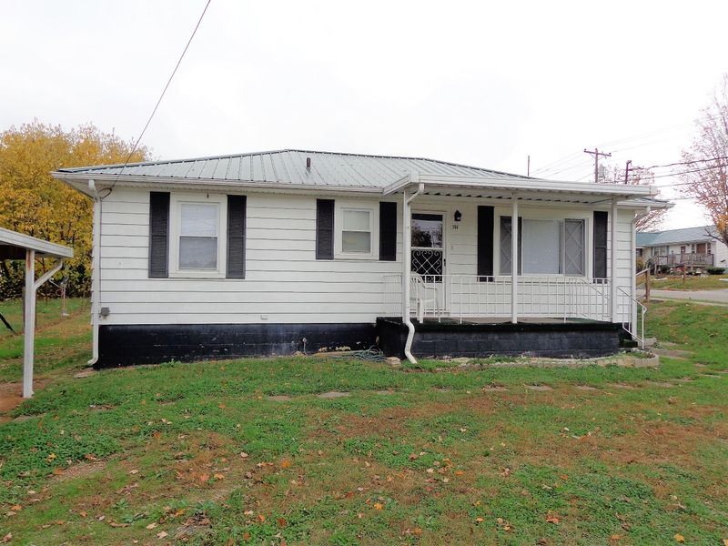 704 Douglas Ave, Morristown, TN 37813