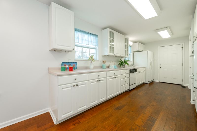 704 E Caldwell Ave, Knoxville, TN 37917