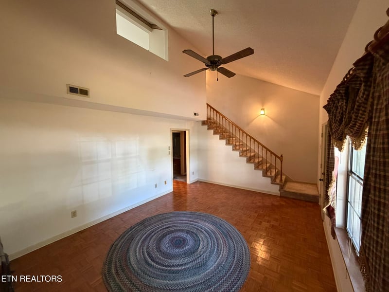 704 Ike Ln, Knoxville, TN 37918